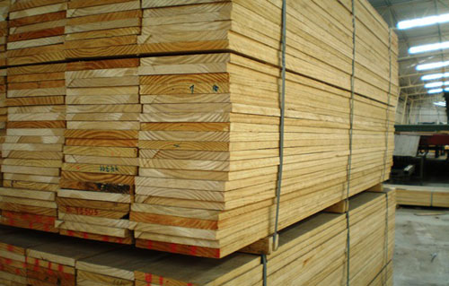 kiện gỗ thông (pine) vàng nhập khẩu