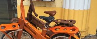 Độc đáo xe đạp làm từ gỗ óc chó, đắt ngang xe máy ở HN